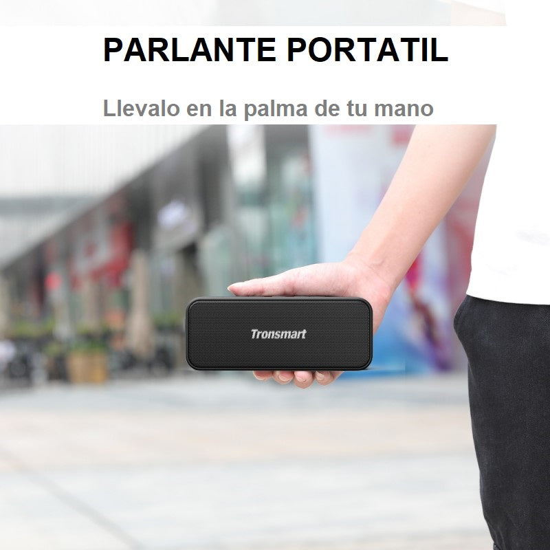     Parlante-Portatil-Tronsmart-T2-Plus-en-la-mano-Cyber-Regalos-para-Adolescentes